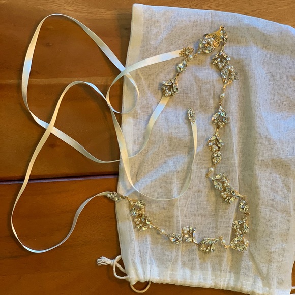 Belt or head piece